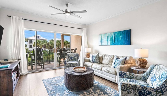 Modern 2br/2ba, Pet friendly, steps to private beach access and restaurants!