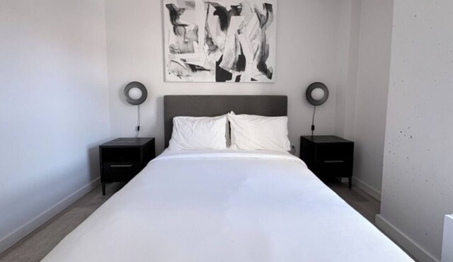Modern 2BR Apartment w/Kitchenette + 2 Queens near Subway in Long Island City