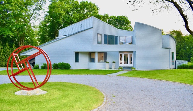 Modern chic house in Georgica, East Hampton