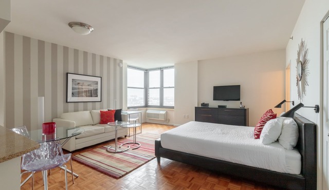 Modern Cozy Studio, Steps from PATH Train Station