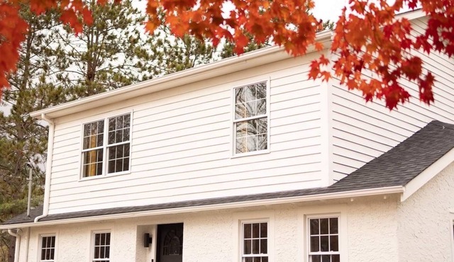 Modern farmhouse, upstate NY, 4-5 bedrooms 2 1/2 baths sleeps 8-10 guests