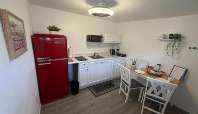 Modern Guest Suite Private Entrance Free Parking