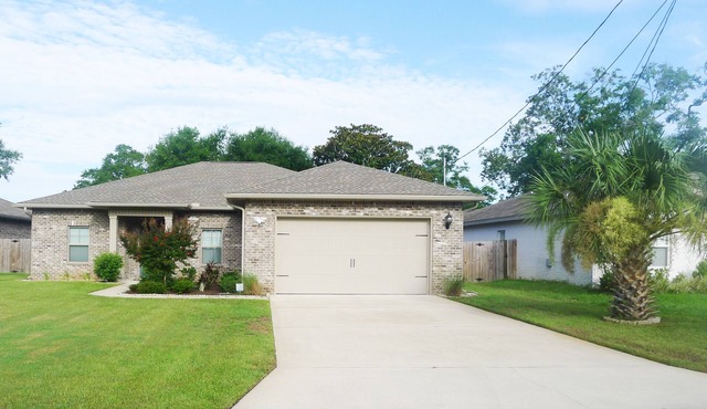 Modern Home, 4bed-3bath, 4min drive to the Beaches !