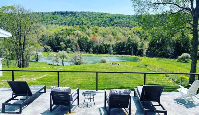 Modern home overlooking private lake and mountains. Pet Friendly!