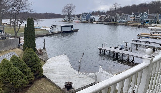 Modern Lakefront at Sunset Cove Perfect for any occasion!