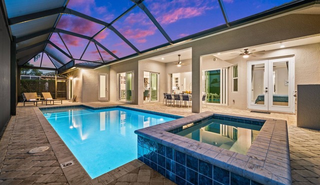 Modern Luxury Home 5 Minutes to Beach Heated Pool & Spa
