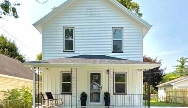 Modern Monroe Farmhouse 3bd/1bth sleeps 7
