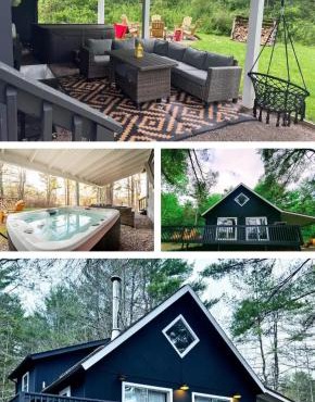 Modern Pine Tree Chalet with HOT TUB, Outdoor TV, VIEWS, Games & POOL 5 mins away!