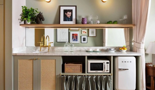 Modern Room With Kitchen, Short Ride To The Tampa Museum of Art!