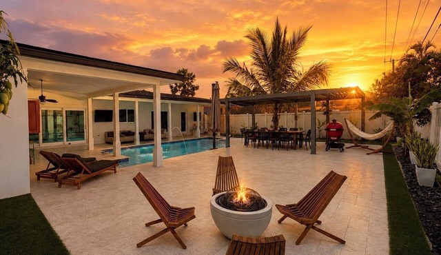 Modern Spacious Home Private Pool & Game Room Near Hard Rock & Beaches