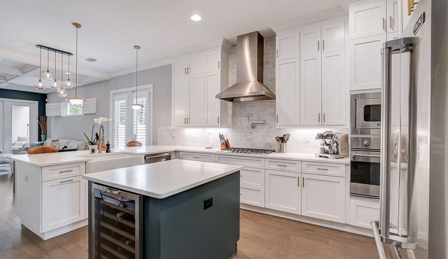 Modern/Spacious Walkers Paradise SoHo Townhome w/Fenced Yard/Patio Grill