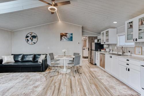Modern Suite - 10 Min to Corning - Quiet & Cozy