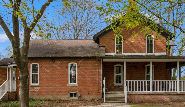 Moeder's: Accommodations and Event Space in Ypsilanti