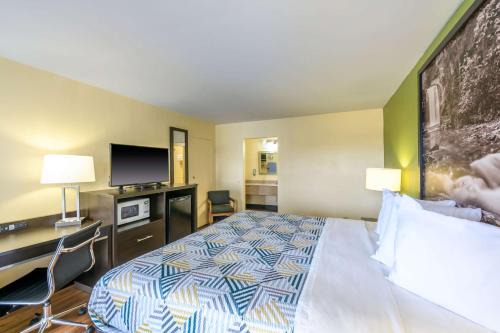 Motel 6 Forsyth, GA Tift College