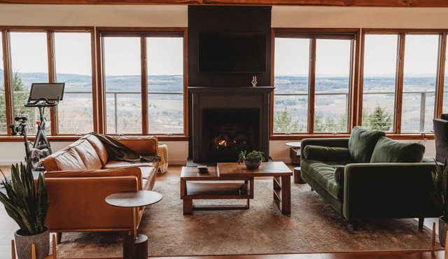 Mountainside home with amazing views