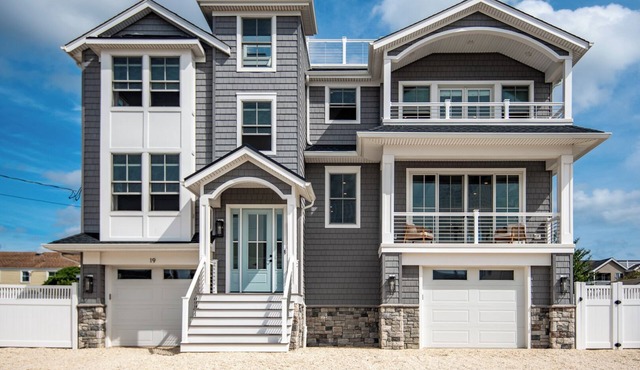 MyLBIBeachRental-6 BR New Construction w/Pool & Hot Tub! 6 from Beach, Rooftop