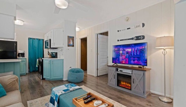 Namaste on Huron! Walk to beach, couples getaway!