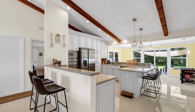 Nature Lover's Paradise: Jupiter Farms Retreat