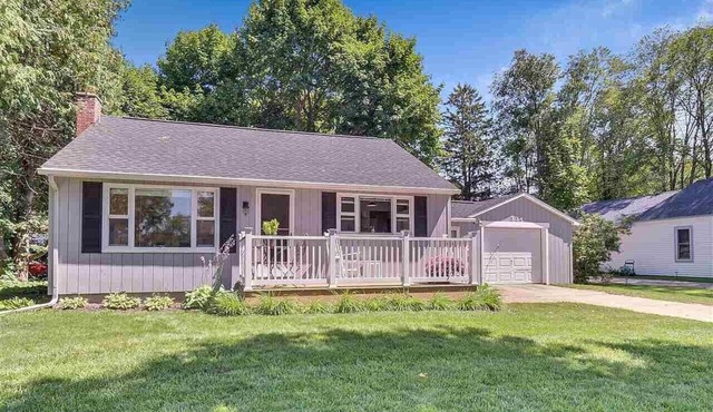 Nautical Themed - Downtown Boyne City Getaway Close to the Lake