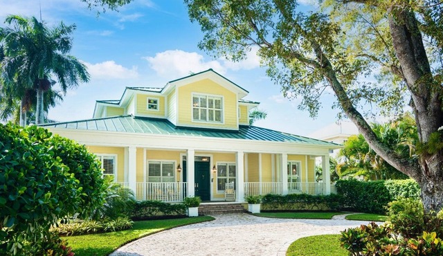 NEAPOLITAN SKY - Key West Style Home in Olde Naples
