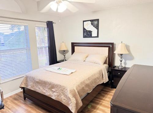 Near Disney cozy quiet place, 2 rooms with queen bed up to 4 people