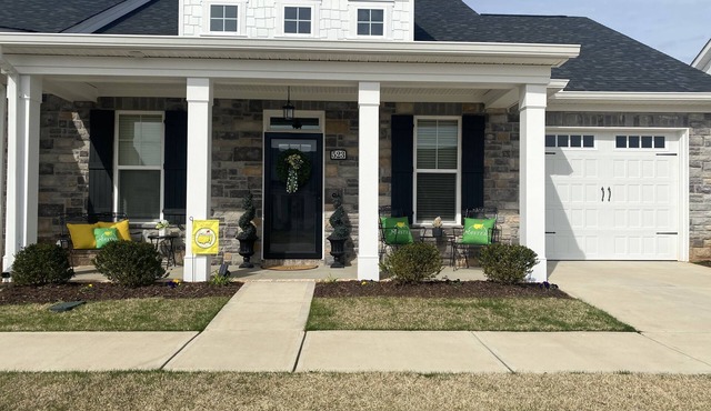 New community townhouse, 8.8 miles from Masters Golf Tournament.