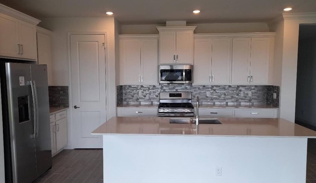 New Construction 3 Bedrooms w/Office-2 1/2 Baths Lake View