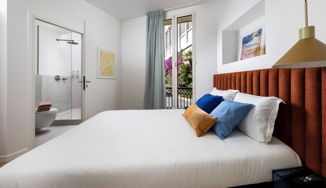 New Designer Studio Centrally Located AC, Fiber in Monaco