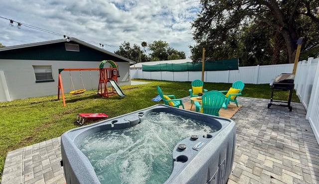NEW !Hot Tub! Sunshine-Up 6 Guests-Private Backyard