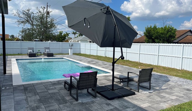 New house close to the beach! heated pool, warm place to share with the family