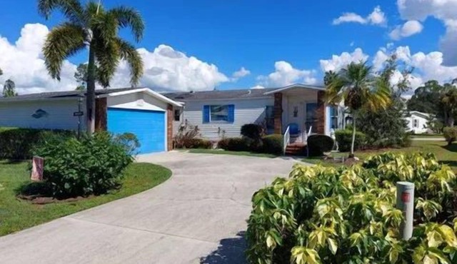 NEW listing. Beautiful 2-bedroom home near hospitals, shopping - entertainment.