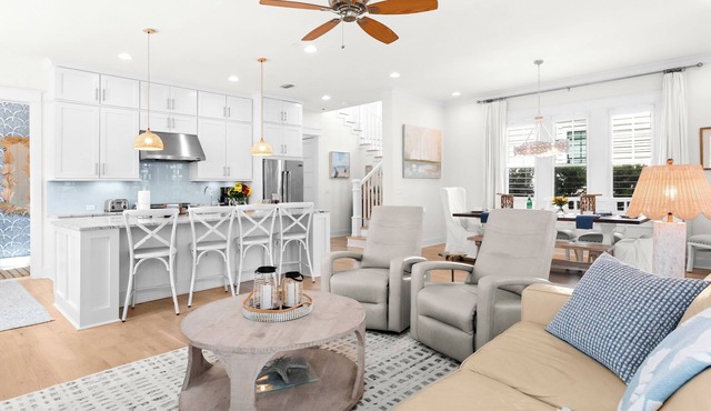 NEW Private Pool, LSV, Bikes, and Carriage House 4 Min to Beach