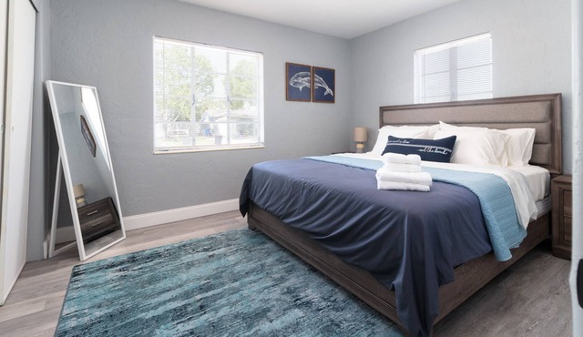 NEW- Seaside Sanctuary - 3 bed/2 bath minutes from the beach and downtown!