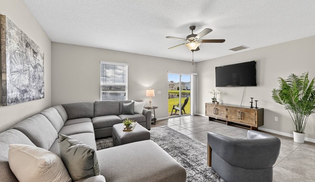 NEW! Spacious Getaway Near Apollo Beach