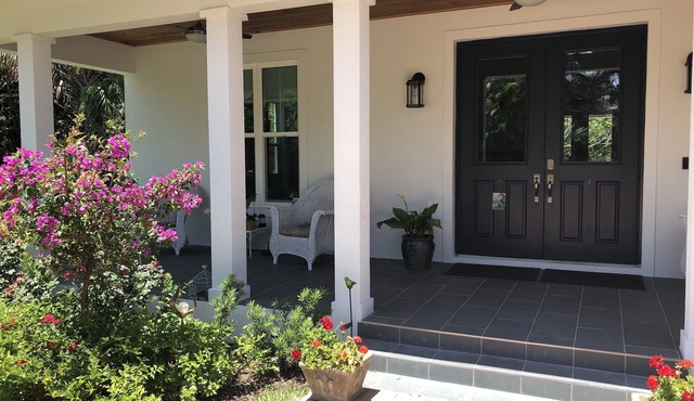 Newly Built Florida Cottage Style Home Private and welcoming close to beach!