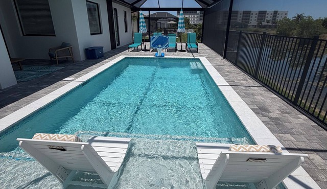 Newly Built Modern Vacation Home 4 BR/3 BA Your Own Heated Pool, Lanai on Canal