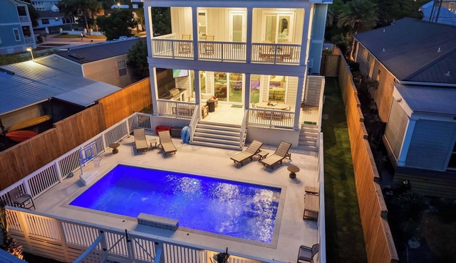 NEWLY BUILT“So Far, So Bueno!” Sleeps 22 - Pool, Golf Cart & Short Walk to Beach