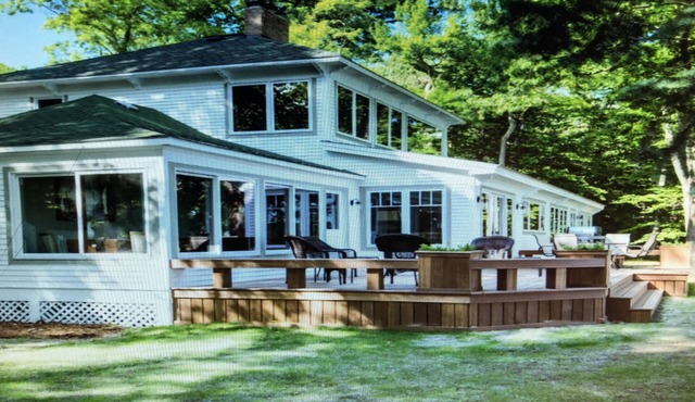 Newly renovated, 5 bdrm Lake House with stunning views!