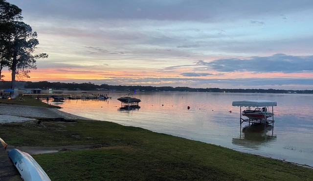 Newly Updated Townhome Close to Villages on Lake Weir