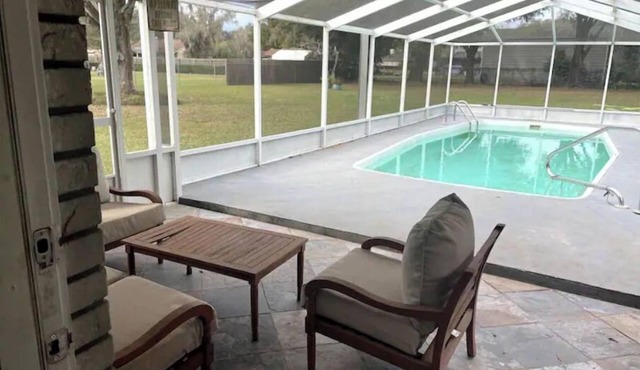 NewTampa-W. Chapel 3 room 1.5 bath with a pool on 1 acre. SMOKE & PET FREE!