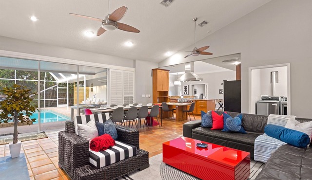 Next to IMG Golf! Heated Pool, Spa, Game Room!