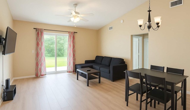 Nice 4-bedroom house with AC in charming Brandon/Tampa area