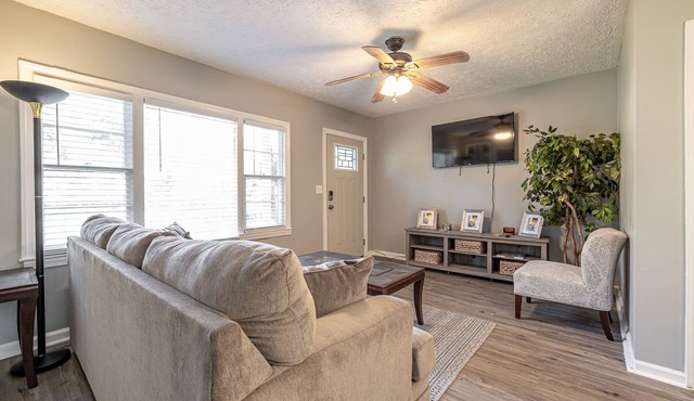 Nice and Cozy 2 Bedroom Home -10 min from Ft. Benning, GA