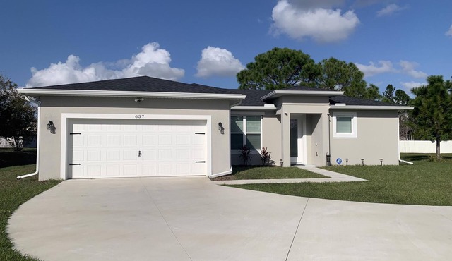 Nice and quiet location, a refuge from the hustle. Brand New house with 3 spacio