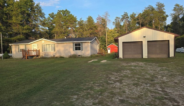 Northern Nature Nest 3/Bed 2/Bath Pet Friendly, Trail Access-Luther, MI