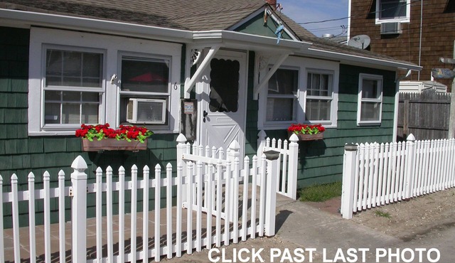 OCEAN BEACH, Fire Island, 3 bedroom, close to ferry, village and all beaches!