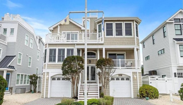 Ocean Block with POOL, Pets Considered