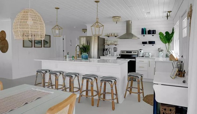 Ocean's Eleven Edisto - Cozy Cottage 1 block from the beach!