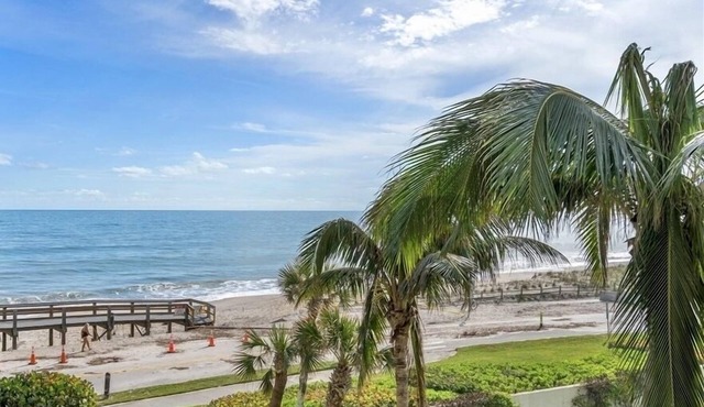 Ocean View Condo walk to Village of Vero Beach