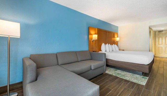 Ocean View Stay with Pool and Parking Near Daytona Attractions | 3 Units